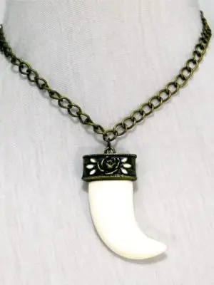 Choker de cadena bronce con cuerno en natural