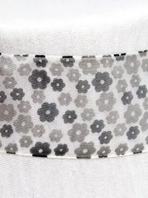 Collar choker de organza estampada con flores negras