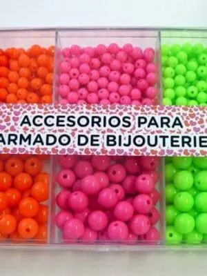 Caja acrílica con bolitas ø 8 y ø 6 flúo