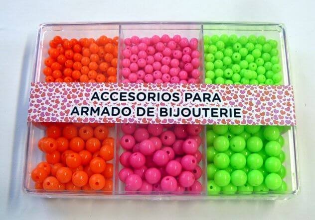 Caja piramidal para regalo. Fornitura por mayor. Bolitas para armar  bujouterie. Bolitas de madera para hacer pulseritas. Ganchos para aros.  Mosquetones por mayor para pulseras. Bolitas de madera x mayor