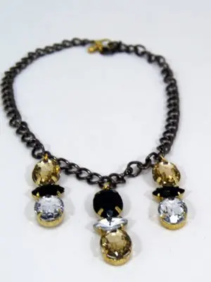 Collar con 3 piezas de strass