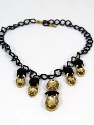 Collar con 5 piezas de strass
