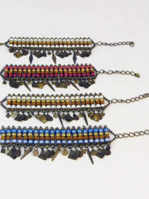 Pulsera brazalete con dijes bronce - COLORES SURTIDOS