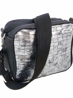 Bandolera sintética - 22x18x7 - Marca CORAZONAR - Forrada - CROCO PLATEADO