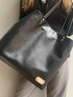 Bolso de cuero sintético 50x32x16 - Marca SETIEMBRE - Forrada - NEGRA