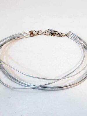 Choker de tientos plateados