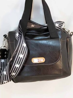 Bandolera bolsito de cuero sintético - 25x18x8 - Marca SETIEMBRE - NEGRO