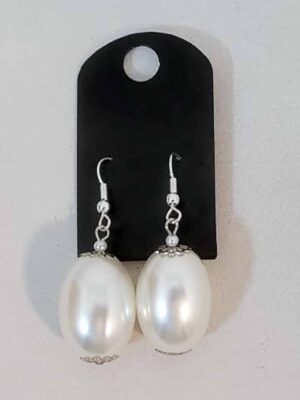 Par de aros perlas ovalados - ULTIMA MODA