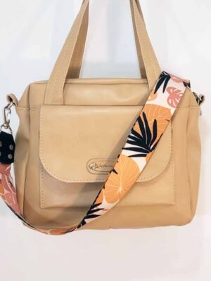 Bandolera bolsito de cuero sintético - 25x18x8 - Marca SETIEMBRE - ARENA