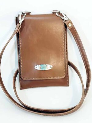 Porta celular bandolera de cuero sintético - Marca SETIEMBRE - HABANO